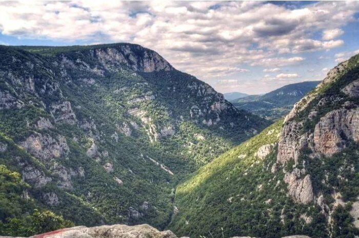 Fly fishing in Bosnia – canyon